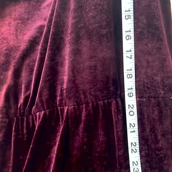 VTG PG Collections,Burgundy Velvet, Low V-Neck, Pockets, Stirrup Pants Romper, 8 - Picture 9 of 11